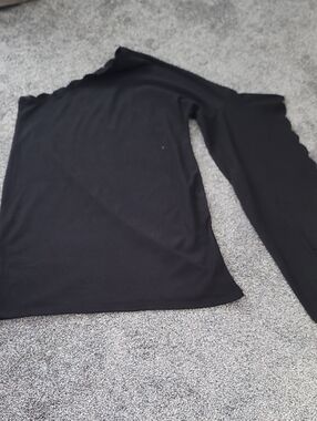 Black One-Shoulder Long Sleeve Top